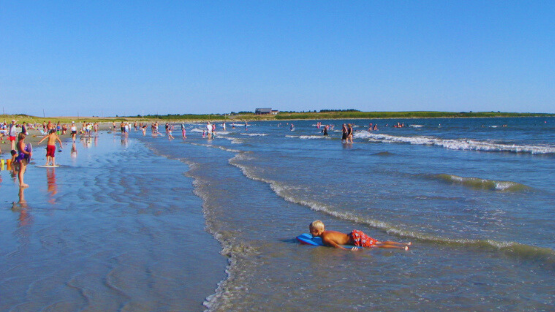 FAMILY ACTIVITY Second Beach US